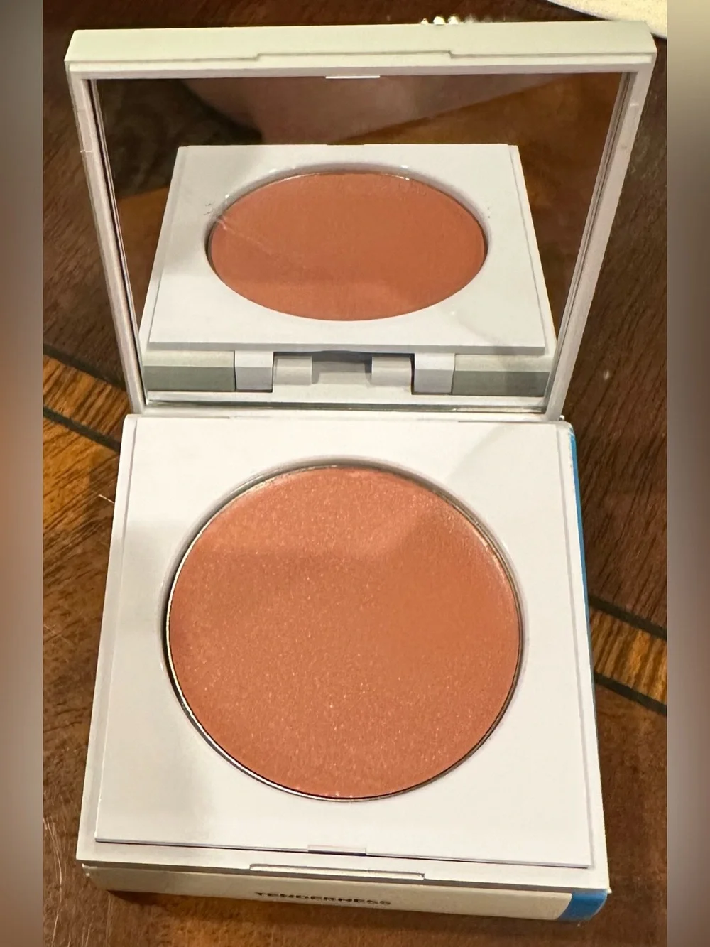 Flyte 70 6 Pc Set w/3 Blush, Highlighter, EyeShadow & Cosmetic Case NEW in Boxes